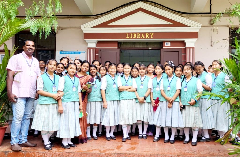 Library and Laboratory Visit by School Children